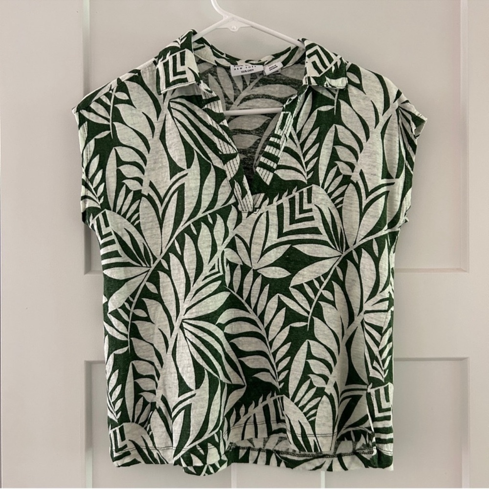 Nicole Miller Linen Leaf Print Green and White Women's Top